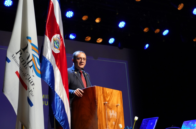 Ministro de Justicia renuncia a su inmunidad para enfrentar proceso judicial