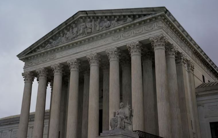 La Corte Suprema de EEUU limitó el poder de los jueces para bloquear las decisiones de Trump