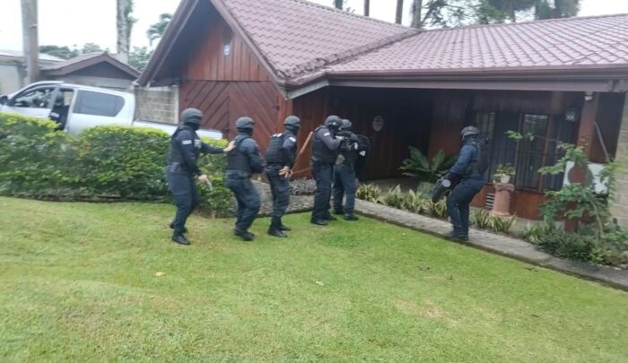 Desarticulan bandas que habrían utilizado 11 empresas exportadoras para llevar drogas a Europa