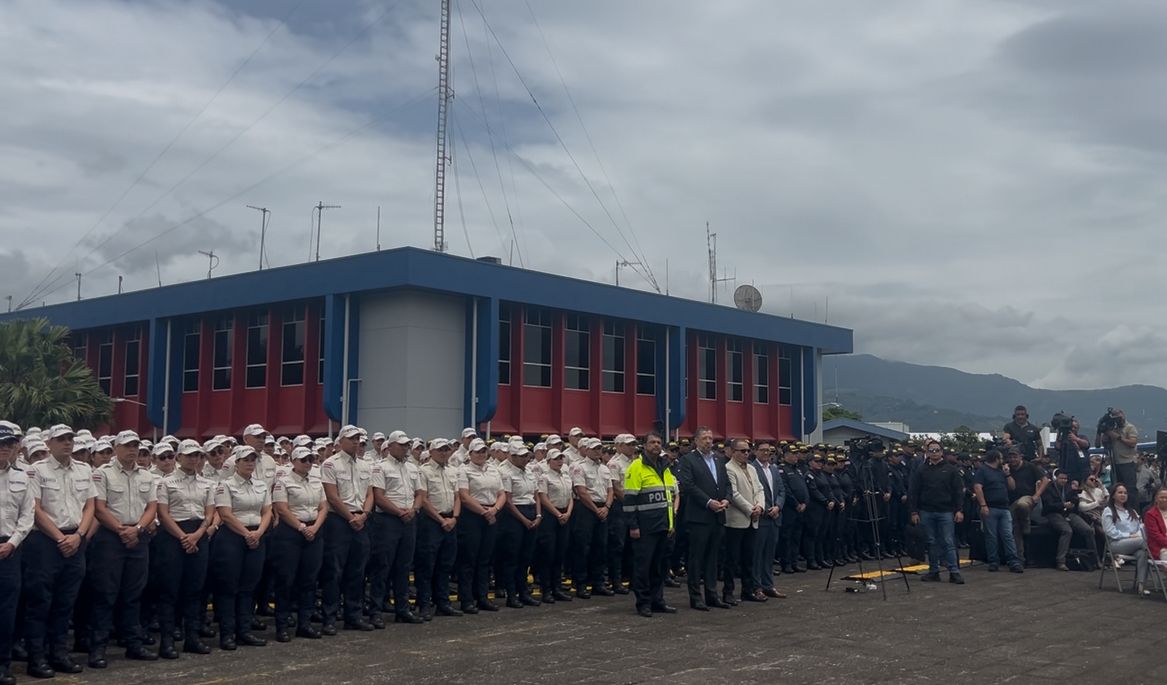 Gobierno anuncia incorporación de 460 nuevos policías: 161 irán a reforzar acciones dentro de cárceles