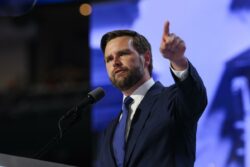 J.D. Vance afirmó que EEUU “no está en guerra con Irán, sino con su programa nuclear”