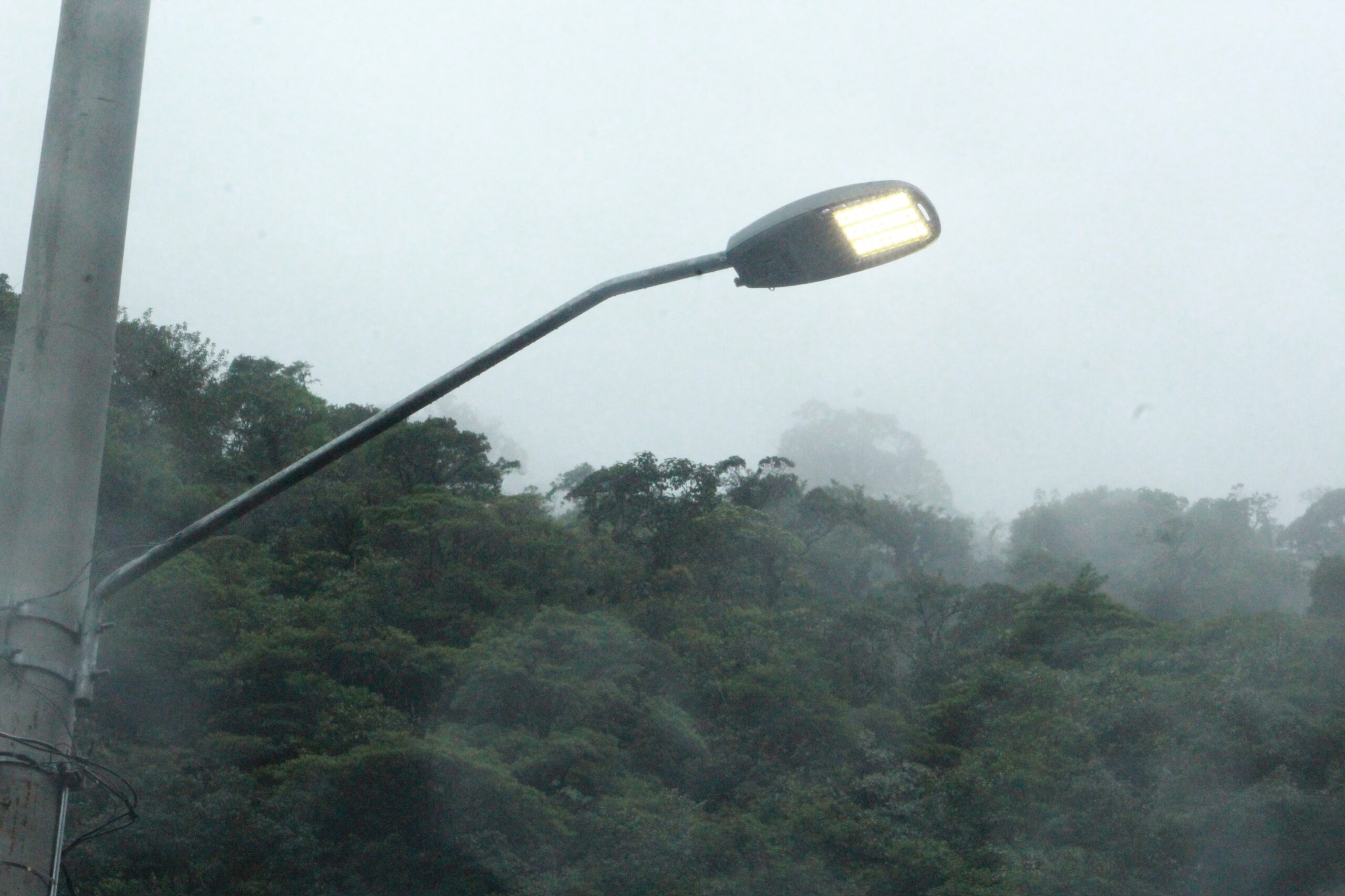 Inician obras de iluminación y conectividad a internet en 26 kilómetros de la Ruta 32