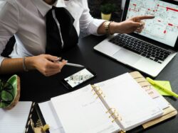 Casi la mitad de los trabajadores independientes en Costa Rica ganan menos de un salario mínimo