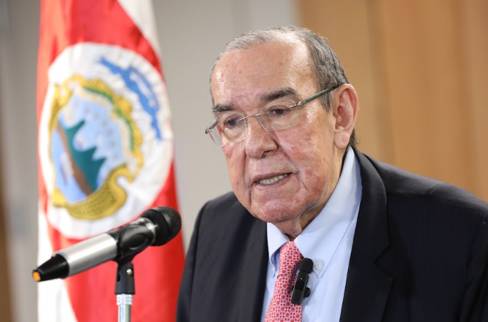 Rodrigo Arias fustiga al Presidente Chaves por cuestionamientos al TSE y lo califica de ‘autócrata’