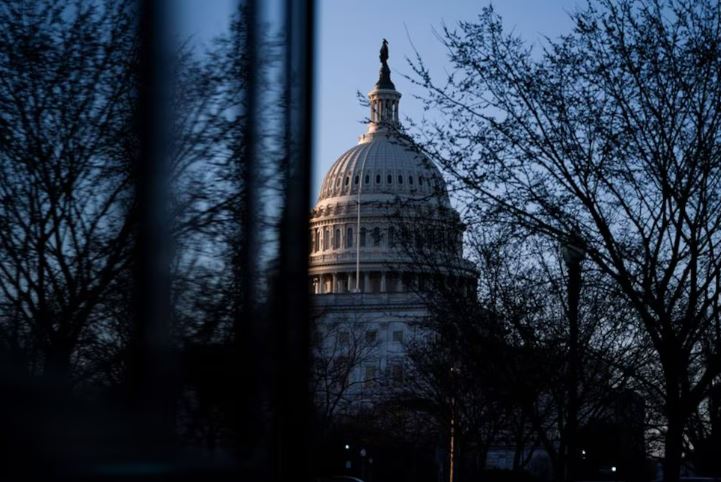 El Senado de EEUU aprobó recortes por $9.000 millones en programas de asistencia internacional y medios públicos