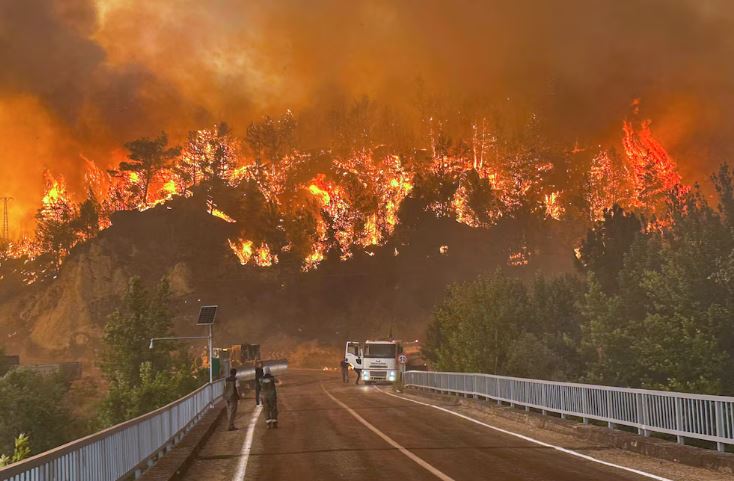 Turquía, Grecia y Bulgaria sufren devastadores incendios en plena ola de calor extremo