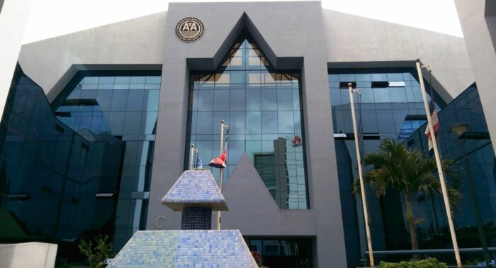 Oposición urge firma de plan que autoriza condonar deudas de Municipalidades de Paraíso y Cartago con el AyA