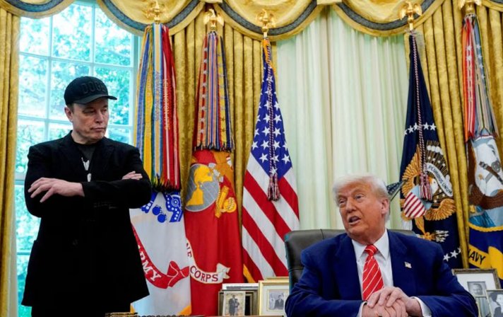 Donald Trump volvió a criticar a Elon Musk: “Sin subsidios tendría que cerrar y regresar a Sudáfrica”