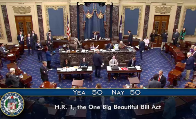 El Senado de Estados Unidos aprobó el proyecto de ley de gastos impulsado por Donald Trump en una votación dramática
