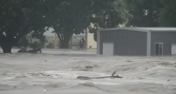 Inundaciones en Texas dejan al menos 13 muertos y 20 niñas desaparecidas -  Monumental : Monumental