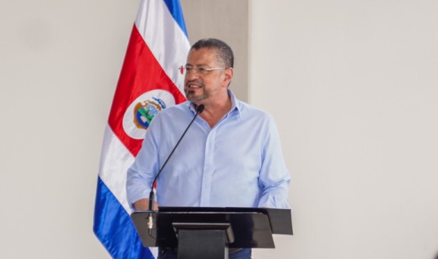 Presidente Chaves sobre cuestionamientos por retiros de visas: “Piensen lo que quieran diputados”