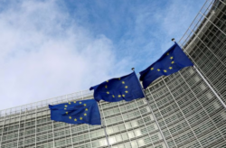 La UE anunció el aplazamiento de contramedidas a los aranceles de EEUU para mantener abiertas las negociaciones