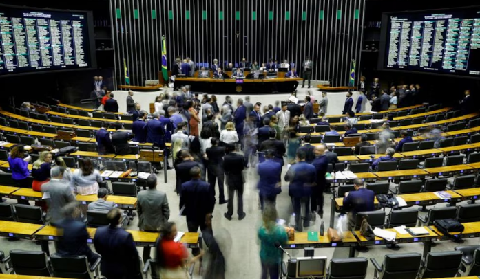 El Congreso de Brasil aprobó una polémica ley que flexibiliza las licencias ambientales para explotaciones productivas