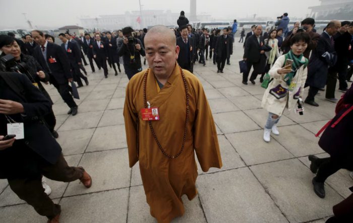 Escándalo en la cuna del Kung-fu chino: el “monje CEO” del templo Shaolin desviaba fondos para comprar autos de lujo