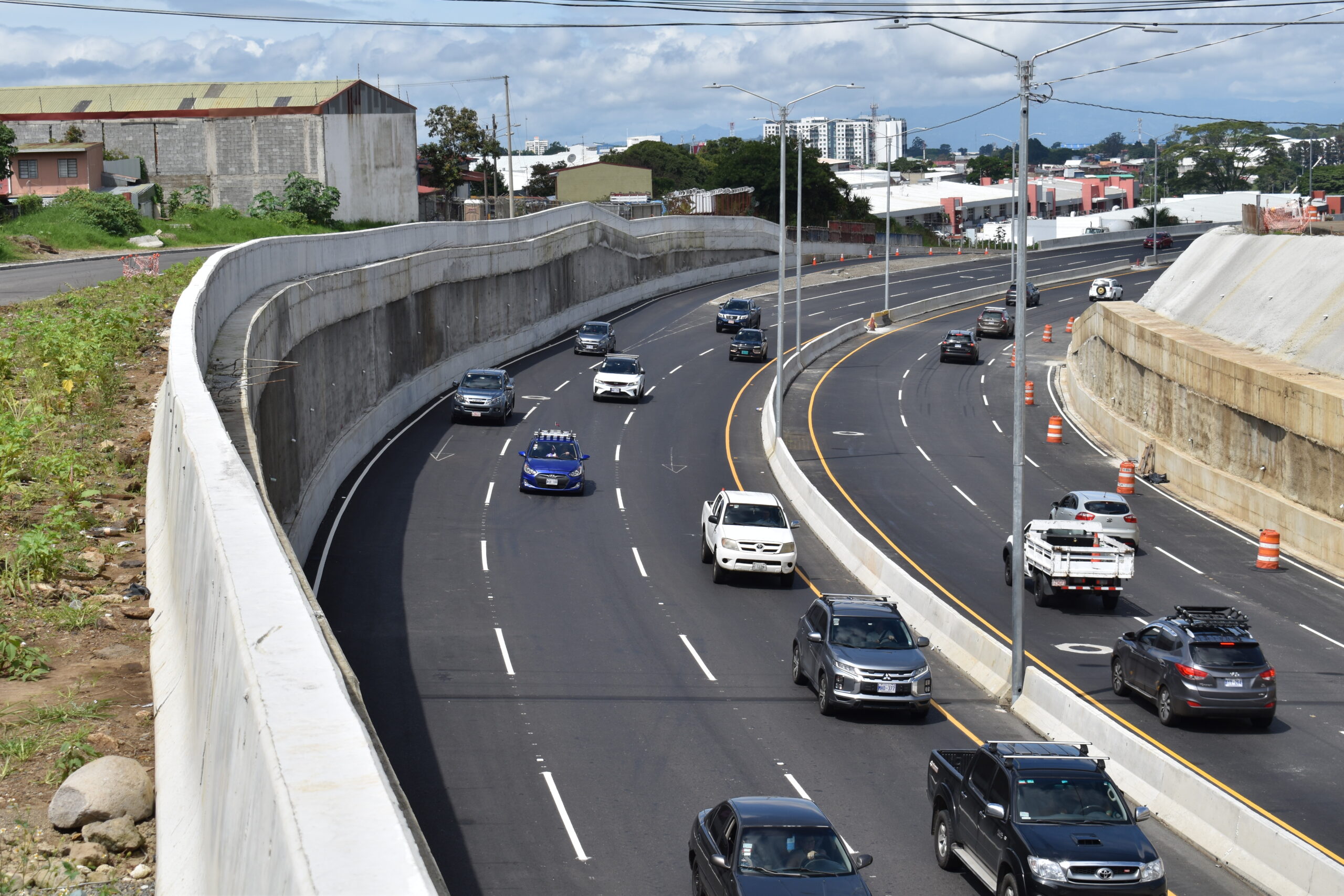 Lanamme detecta incumplimientos con mezcla asfáltica y deficiencias de drenajes en Circunvalación Norte