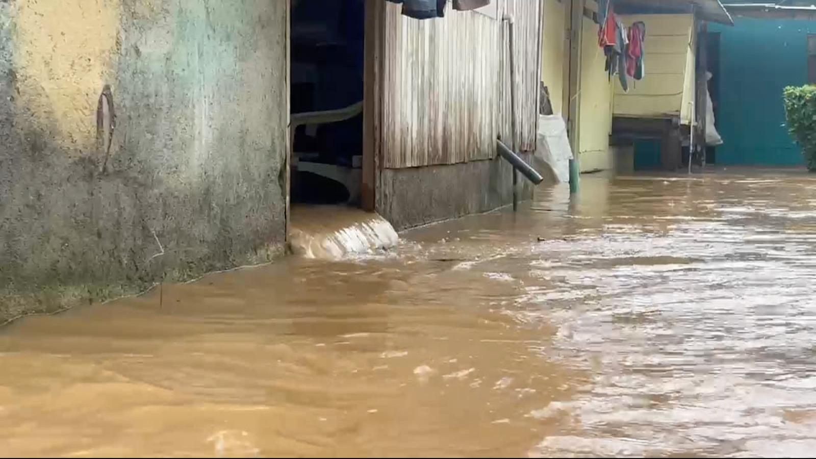CNE emitió alerta verde por el paso de ondas tropicales: Más de 70 personas están albergadas en Guatuso