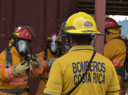 Bomberos atienden al menos dos incendios en estructuras diariamente