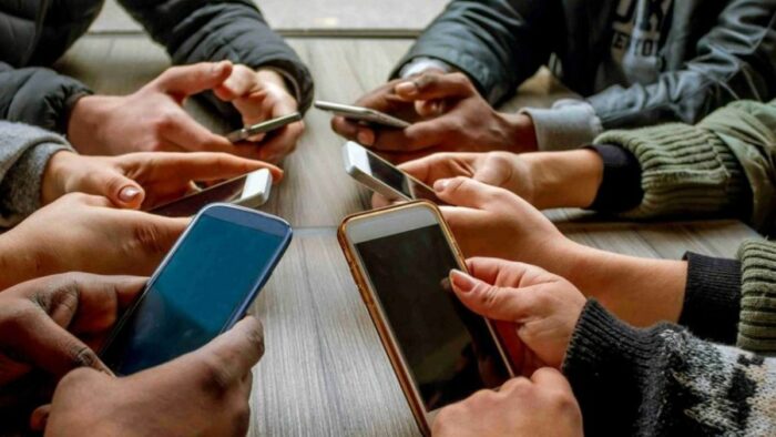 MEP plantea que uso ‘no educativo’ de celulares en las aulas sea una falta leve para los estudiantes