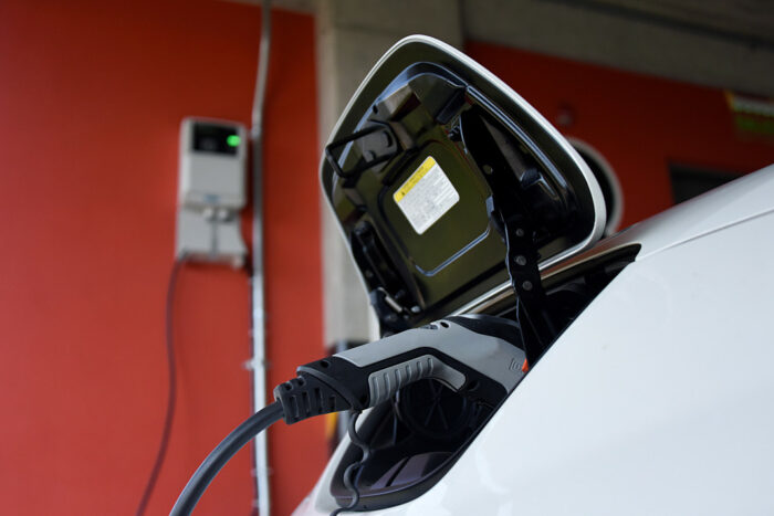 6 de cada 10 cargadores rápidos de vehículos eléctricos en el país presentan fallas todos los días