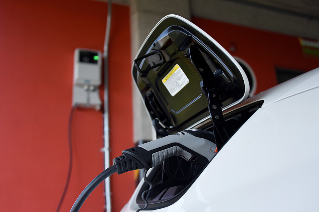 6 de cada 10 cargadores rápidos de vehículos eléctricos en el país presentan fallas todos los días