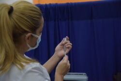 CCSS amplía vacunación contra sarampión para niños de 6 a 15 meses que viajen a países con brotes