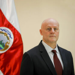 ¿Cómo se procede con la renuncia de un vicepresidente de la República?
