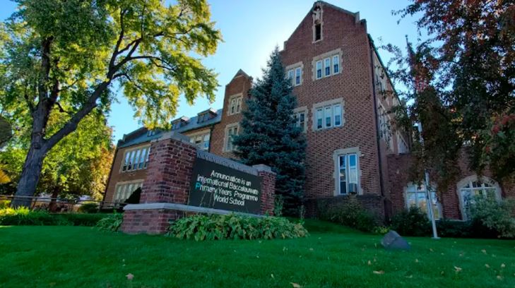 Tiroteo en la iglesia de una escuela católica de Minneapolis: hay al menos dos niños muertos y otras 17 personas heridas