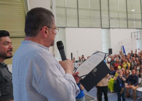 Presidente anuncia avances en pasos a desnivel en Ruta 32 y en trámites para nuevo Hospital de Limón