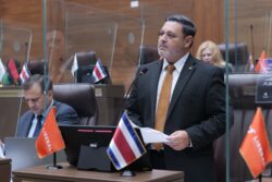 PLP propone reforma constitucional para quitar curul a diputados que renuncien a su partido