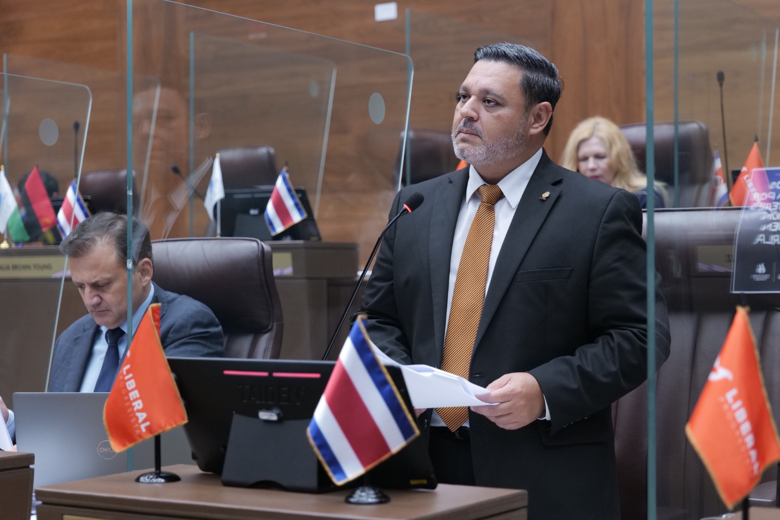 PLP propone reforma constitucional para quitar curul a diputados que renuncien a su partido