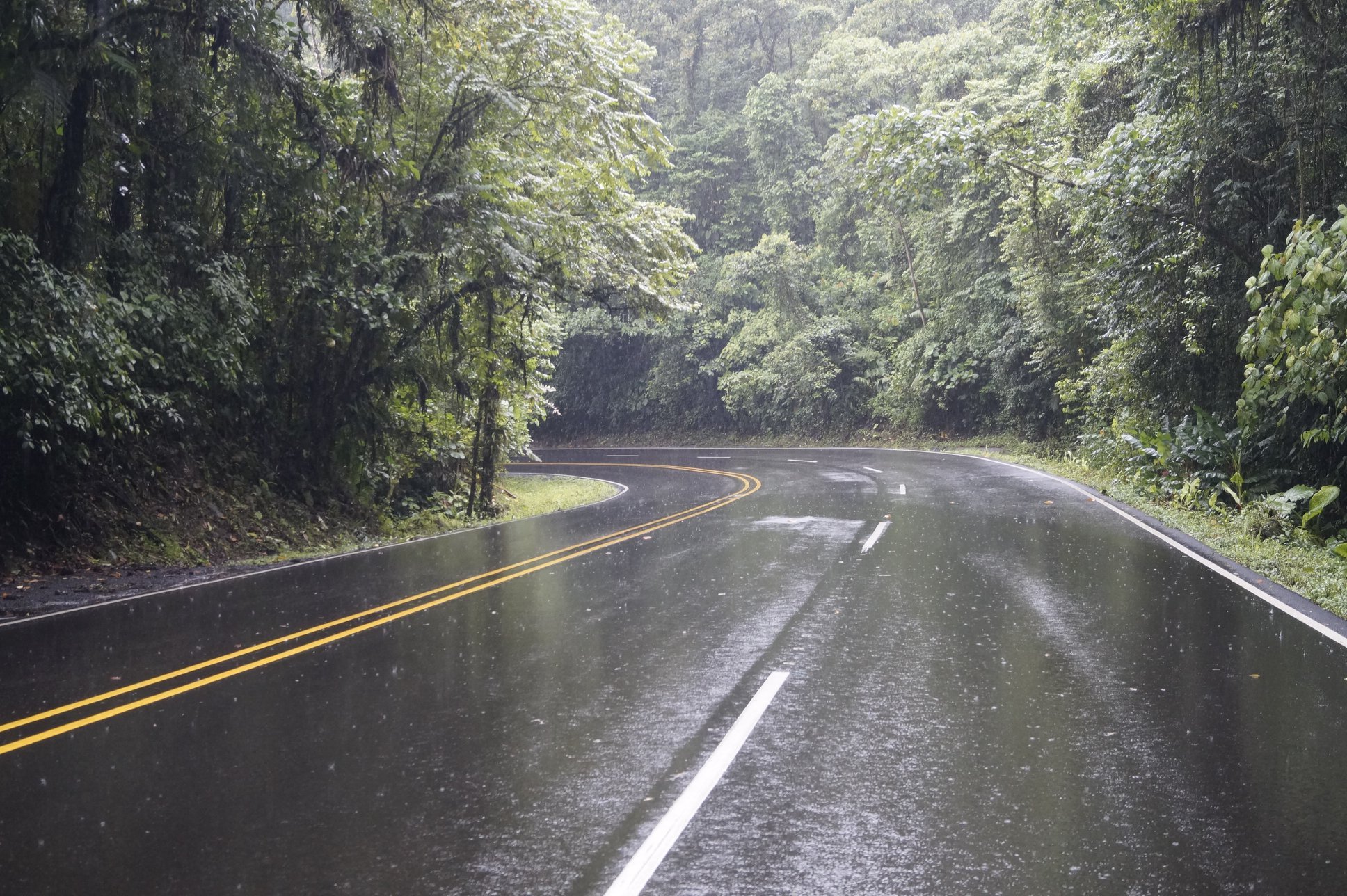 Onda Tropical No. 22 transitará por el país este lunes reforzando lluvias: Ruta 32 permanece cerrada