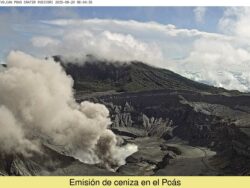 Volcán Poás realizó pequeña erupción este miércoles y se mantiene monitoreo