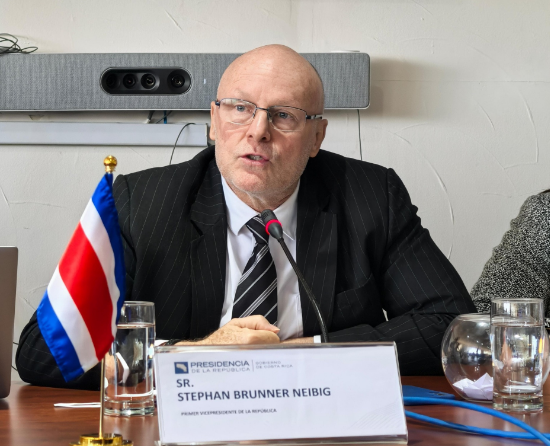 Diputados aceptan renuncia de Vicepresidente Stephan Brunner tras votación