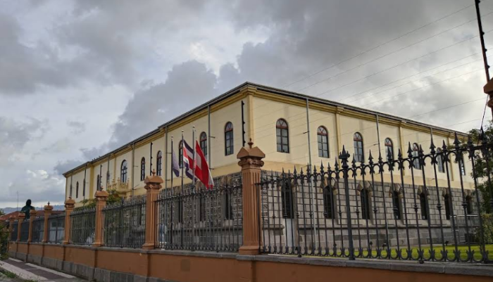 Director de Liceo de Costa Rica pide vigilancia tras intoxicación de estudiante por golosinas con aparentes sustancias