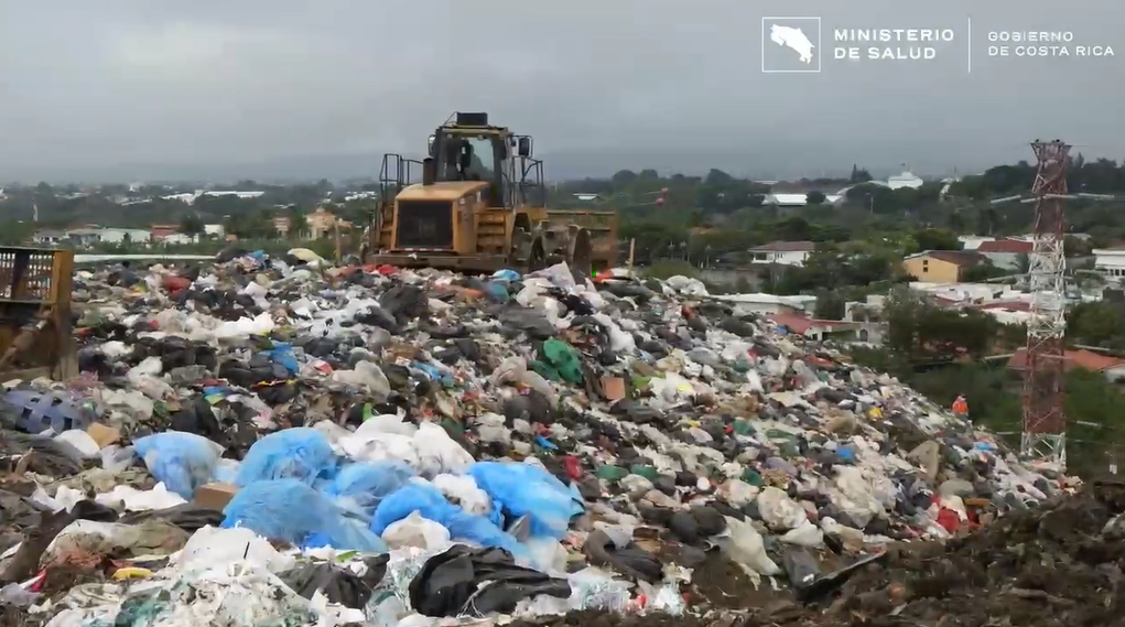 Ministra de Salud fustiga a municipalidades tras rechazar decreto sobre manejo de residuos sólidos