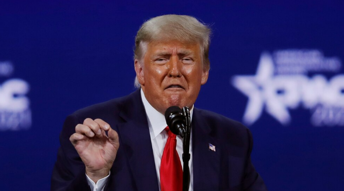 Trump dijo que “preferiría no asistir” a una cumbre entre Putin y Zelensky y criticó el ataque ruso a una fábrica estadounidense