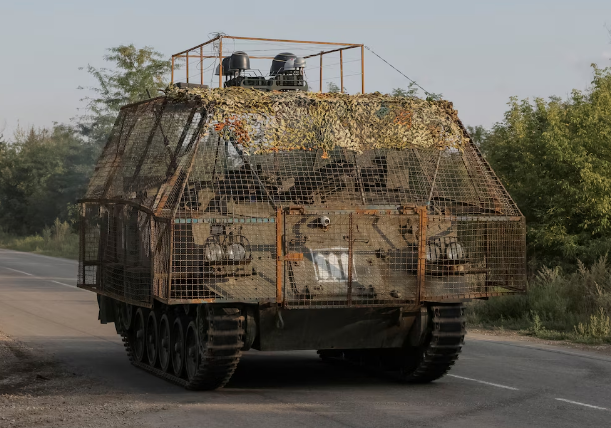Vehículos enjaulados y redes antidrones en las calles: así resiste Ucrania ante los bombardeos de Putin en el frente del este
