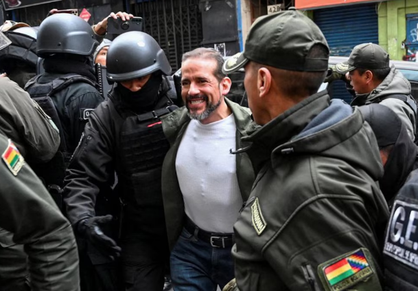 La Justicia de Bolivia ordenó la detención domiciliaria para Luis Fernando Camacho en otra de las causas que enfrenta