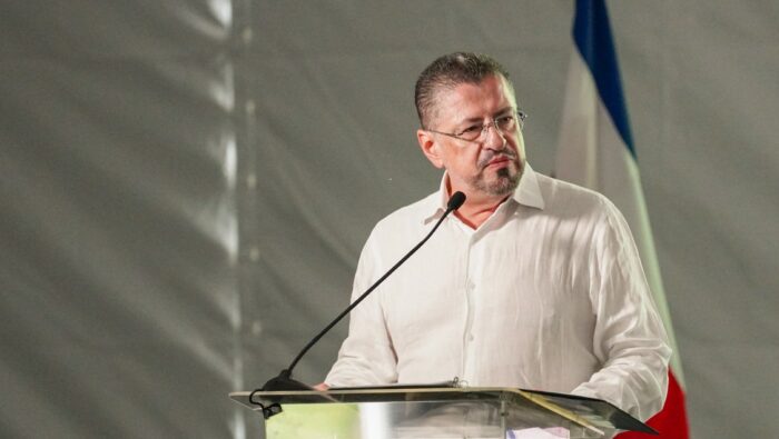 Presidente afirma que Fiscal quiere ‘callarlo’ tras decir que espera que renuncie a su inmunidad