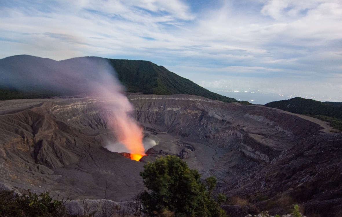 Meses más lluviosos podrían “enfriar” temperatura del cráter del Volcán Poás: OVSICORI no descarta nuevas erupciones