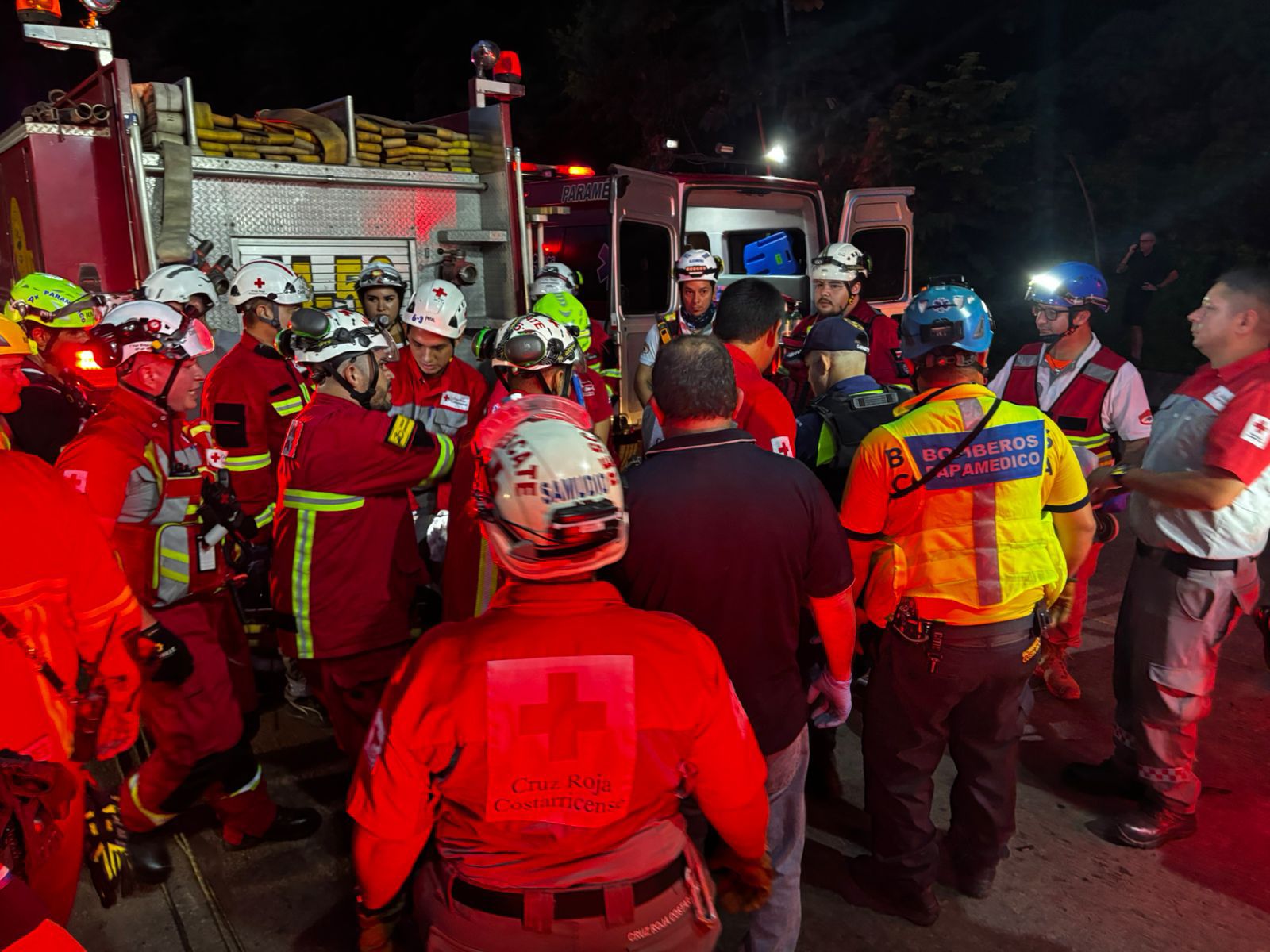 Fiscalía abrió causa contra conductor de bus que colisionó en Tárcoles el fin de semana