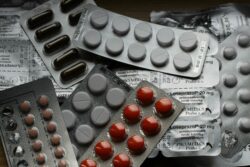Coprocom advierte por desabastecimiento de medicamentos si se extiende regulación en ganancias