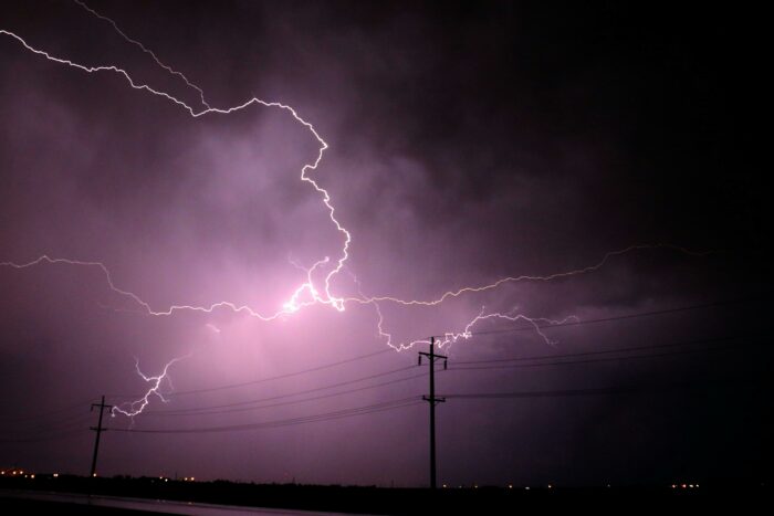 Tormenta eléctrica de este martes dejó cinco veces más rayos que en una noche normal de agosto