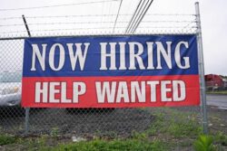 Estados Unidos creó menos puestos de trabajo de los esperados en agosto y el desempleo fue del 4,3%