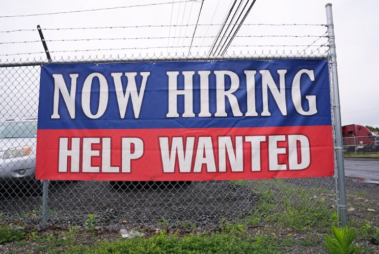 Estados Unidos creó menos puestos de trabajo de los esperados en agosto y el desempleo fue del 4,3%