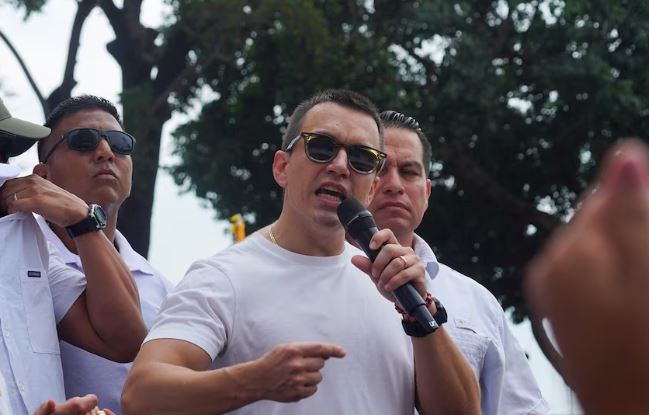 Daniel Noboa anunció que someterá a referéndum la convocatoria de una Constituyente