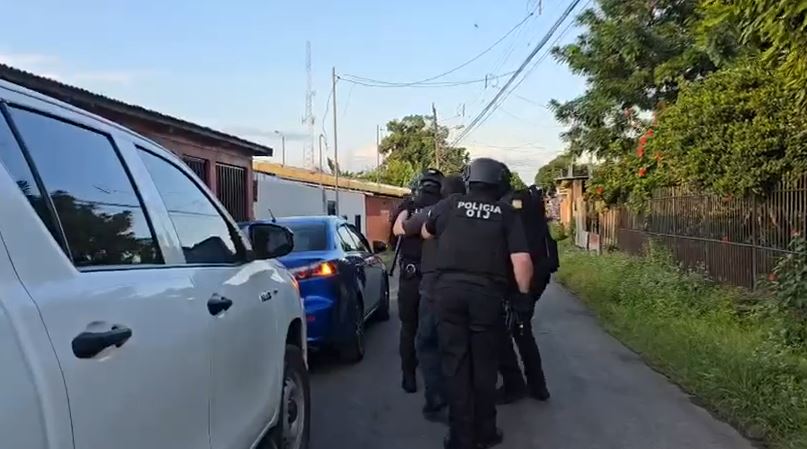 Desarticulan banda que habría extorsionado a 53 personas que buscaban citas sexuales en sitios web
