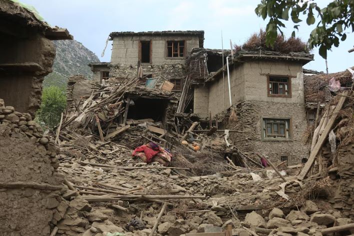 El saldo de víctimas por el terremoto en Afganistán superó las 1.400 muertes y continúan las tareas de rescate