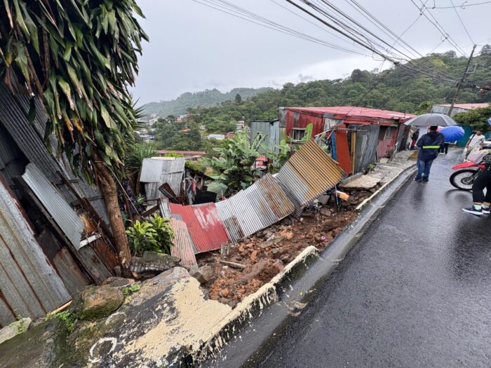 Fuertes aguaceros provocaron inundaciones y accidentes en San José, Montes de Oca y Curridabat