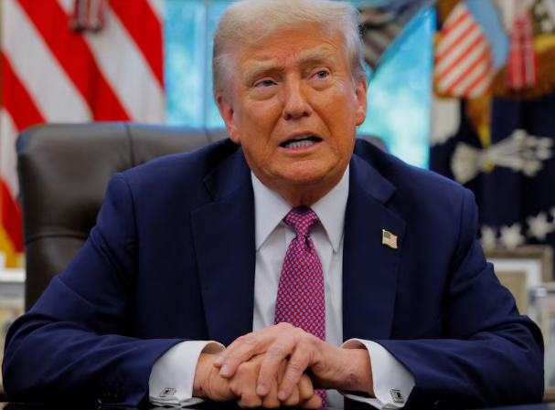 Trump advirtió que aviones venezolanos “serán derribados” si amenazan a fuerzas de Estados Unidos en el Caribe